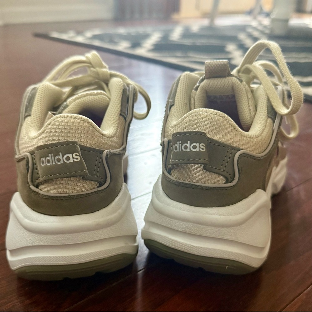 New without box ADIDAS MAGMUR RUNNER - Picture 9 of 10